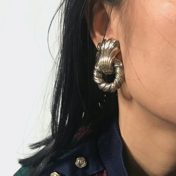 Vintage Jewelry - Vintage 1980s statement earrings shell wreath gold